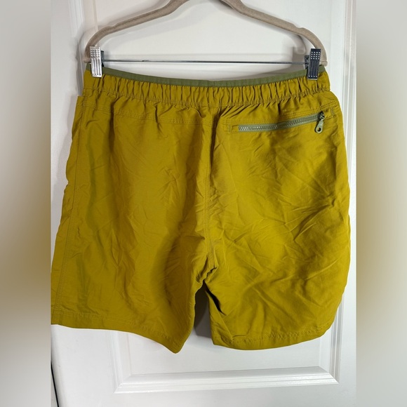 Duluth Trading Company Men’s 9” Yellow Green Grab Shorts - Size Large - Picture 3 of 6